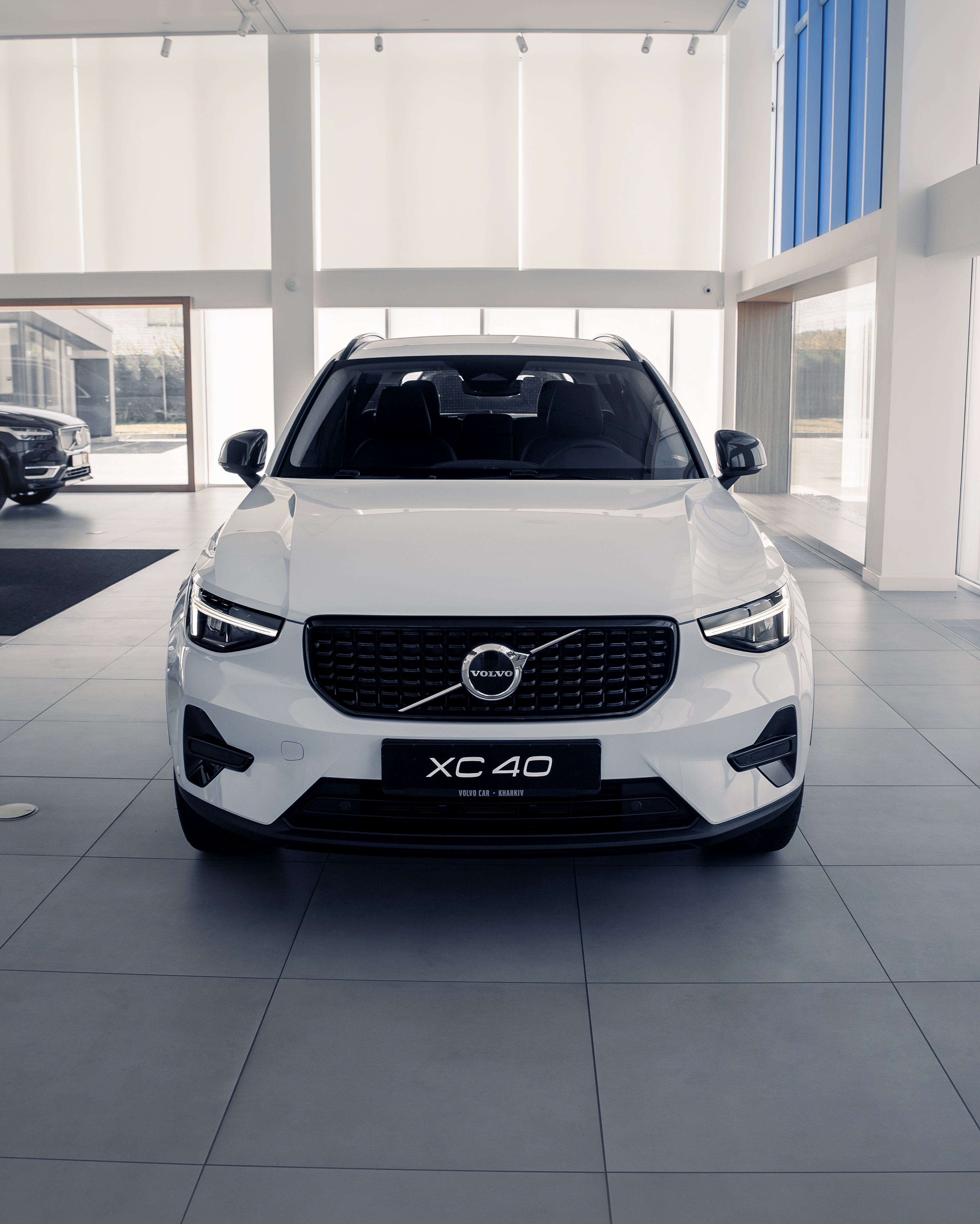 Volvo XC40 B5 Plus Dark Crystal White - Charcoal/Connect/Charcoal 2026