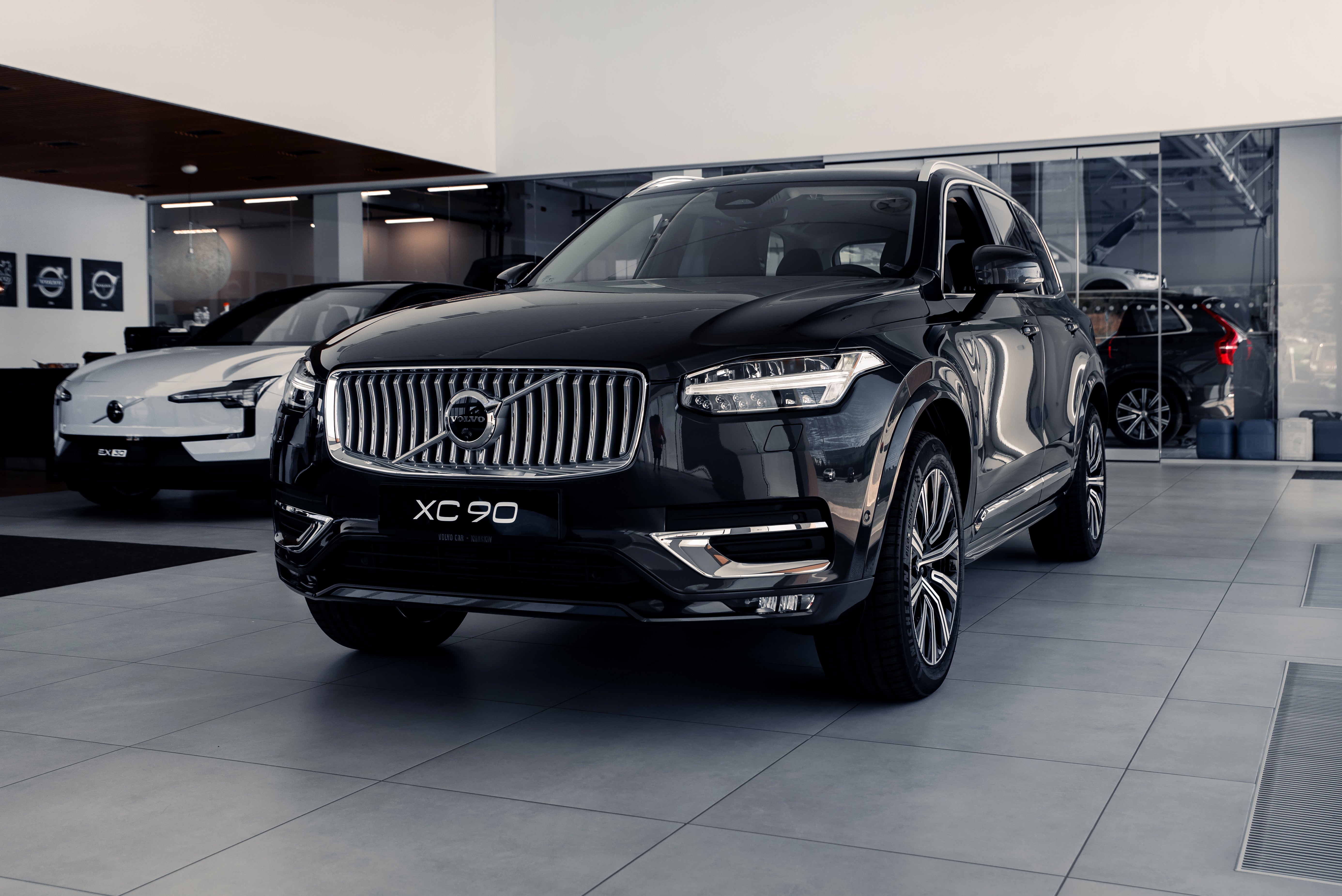 Volvo XC90 B5 Ultra Bright Onyx Black 2024