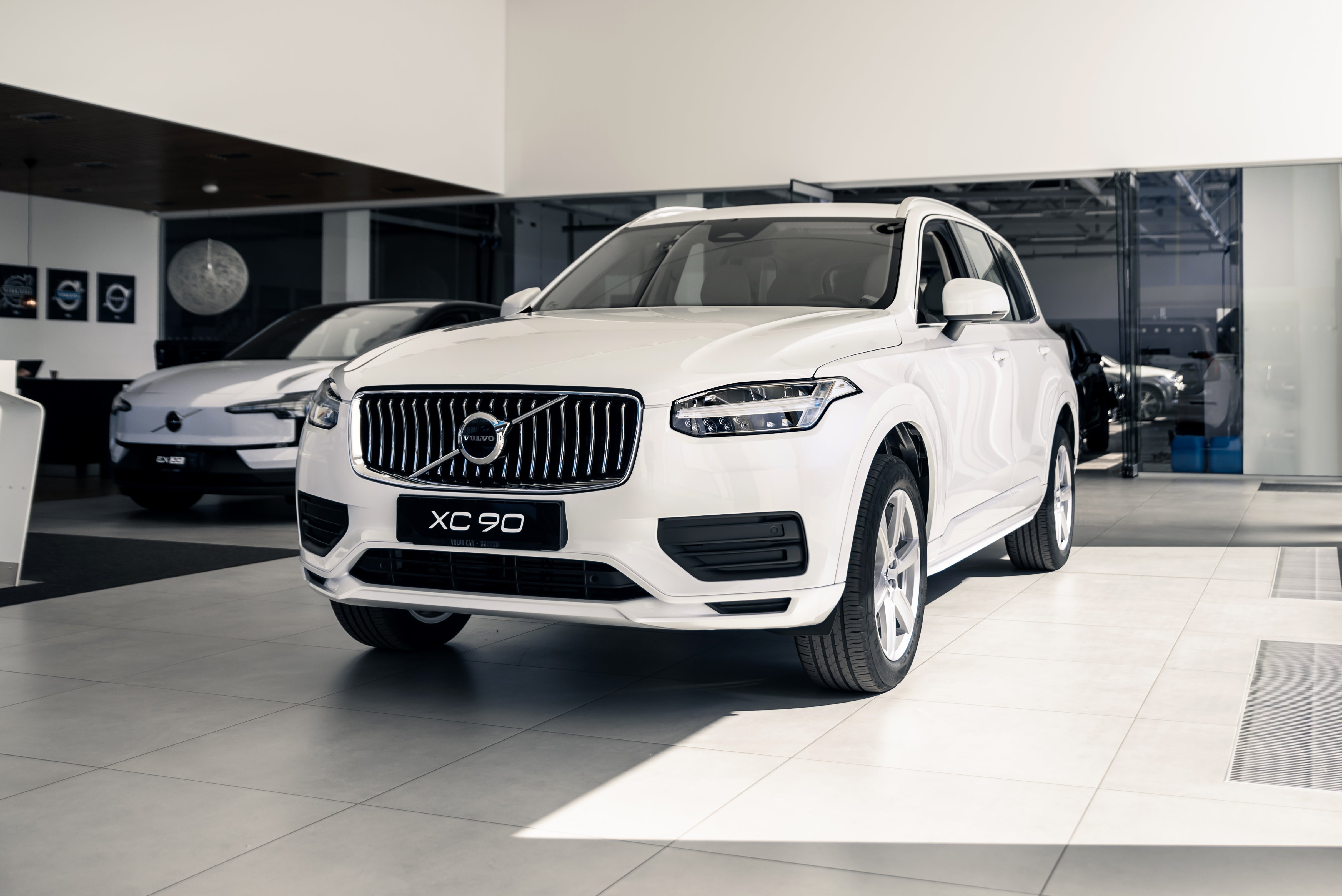 Volvo XC90 B5 Ultra Bright Crystal White 2024