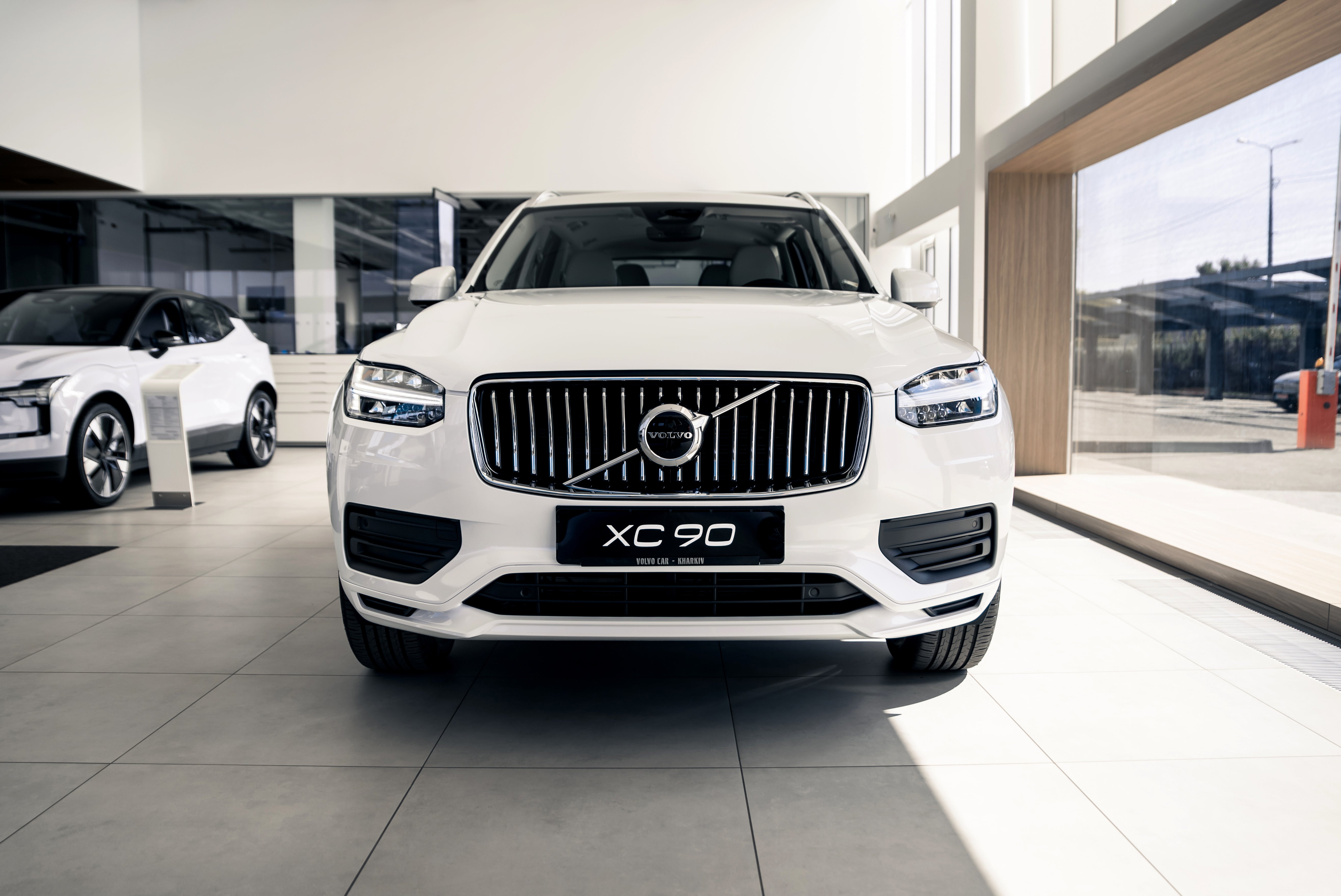 Volvo XC90 B5 Ultra Bright Crystal White 2024