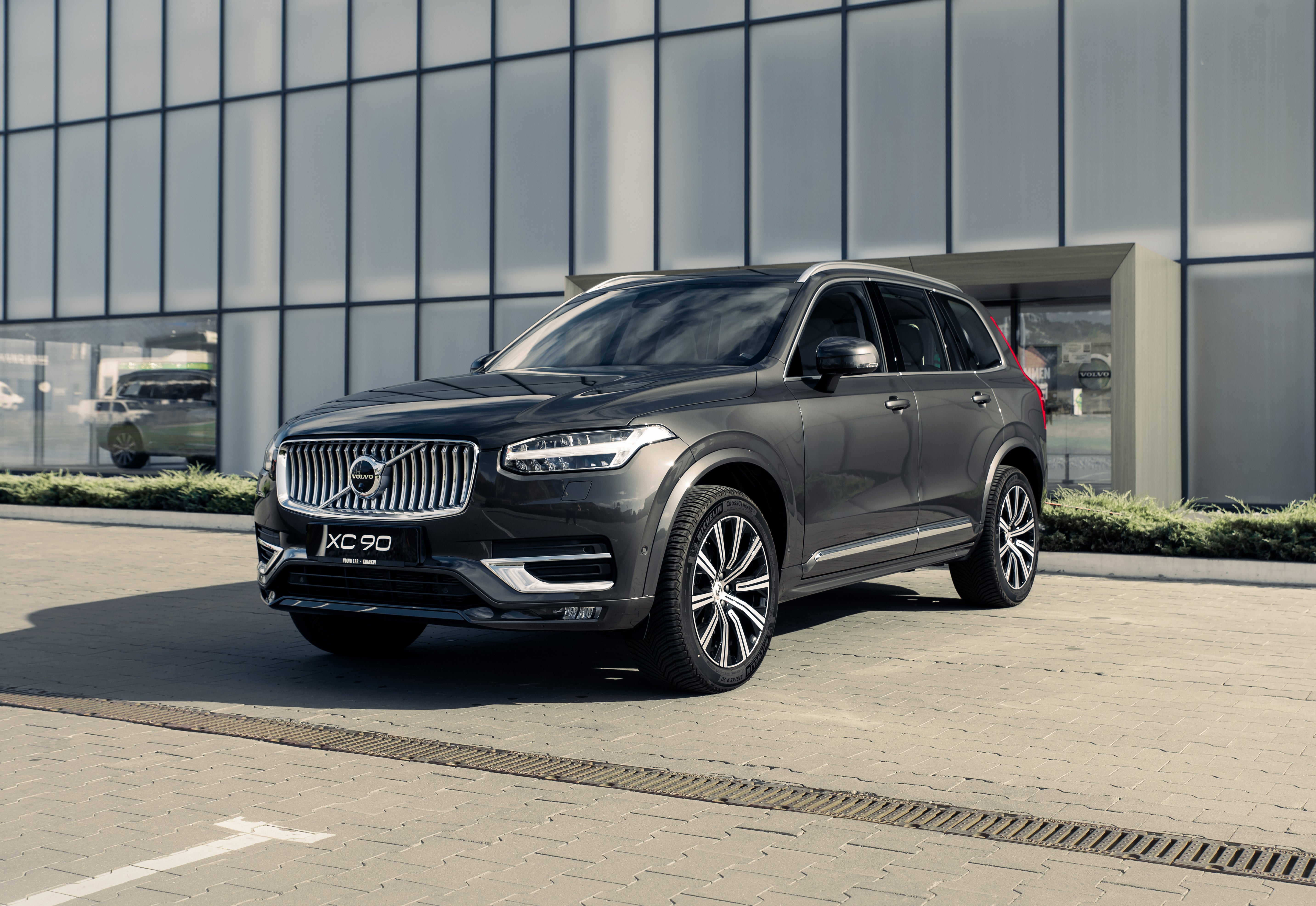 Volvo XC90 B5 Plus Platinum Grey