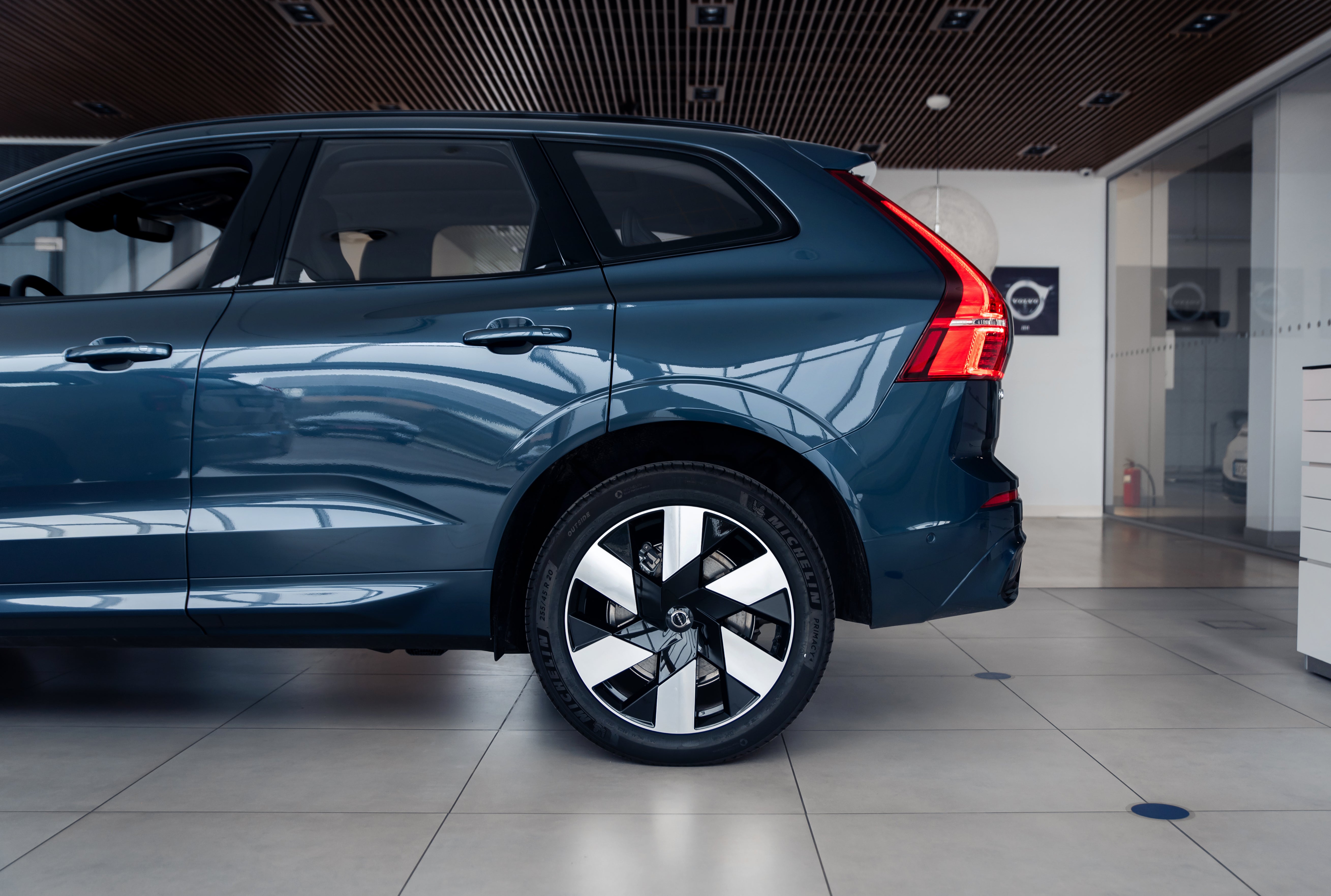 Volvo XC60 T8 ULTRA Denim Blue